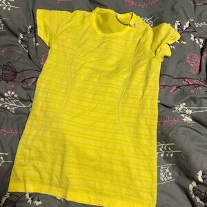 Lululemon Run swiftly T shirt size 10